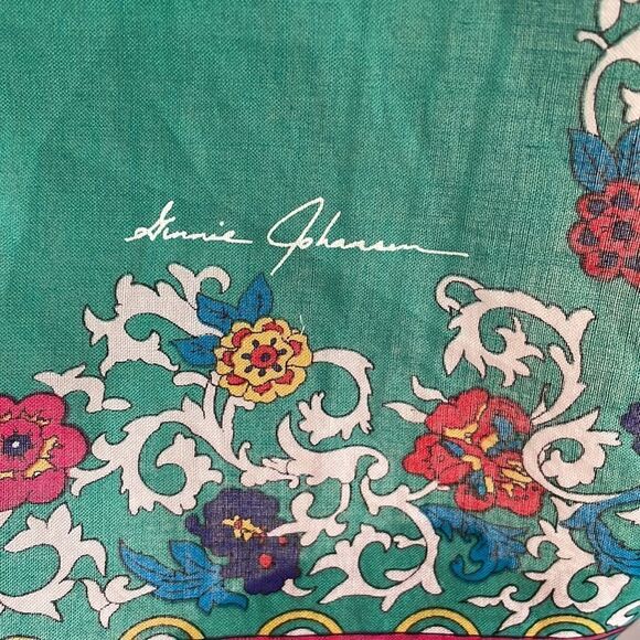 Vtg Ginnie Johansen green square scale with paisley border - Picture 6 of 9